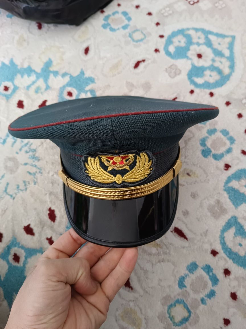 Военный форма .  .