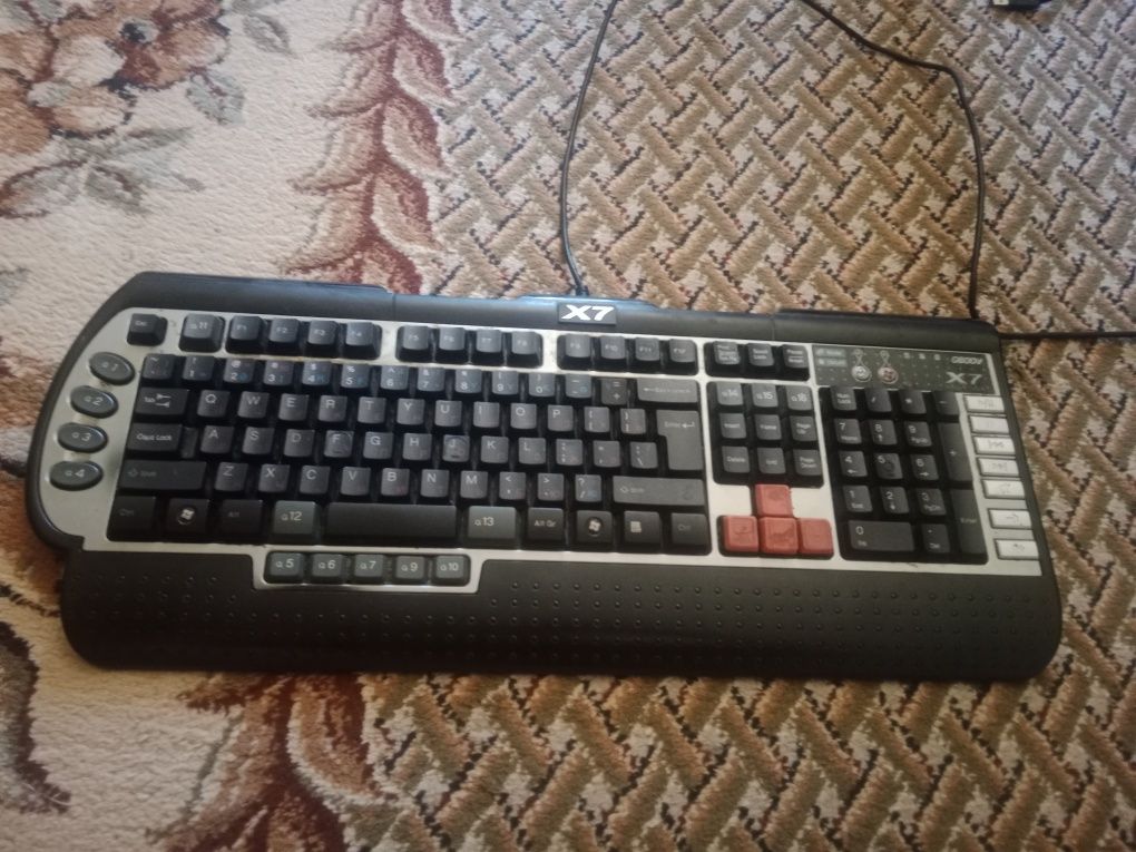 Продам клавиатуру