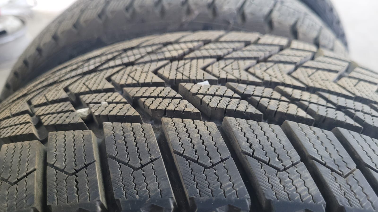 Зимние шины NEXEN 215/55/16