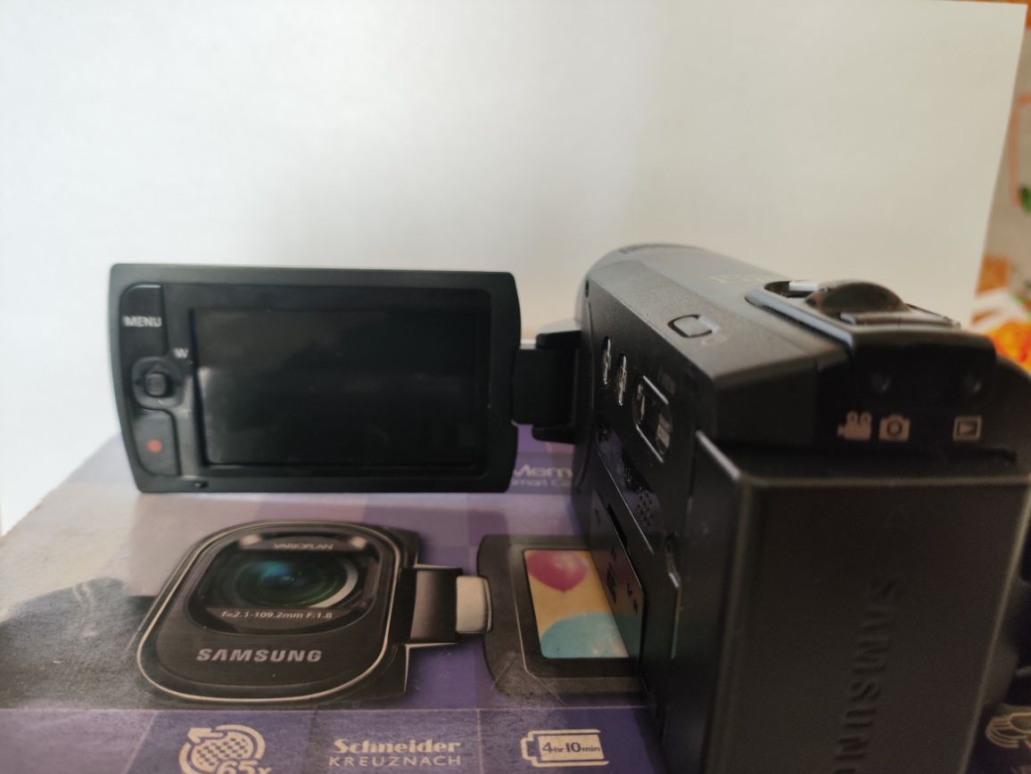 Видеокамера Samsung HMX-F90 | 65x Zoom | HD

Продаю компактную видеока
