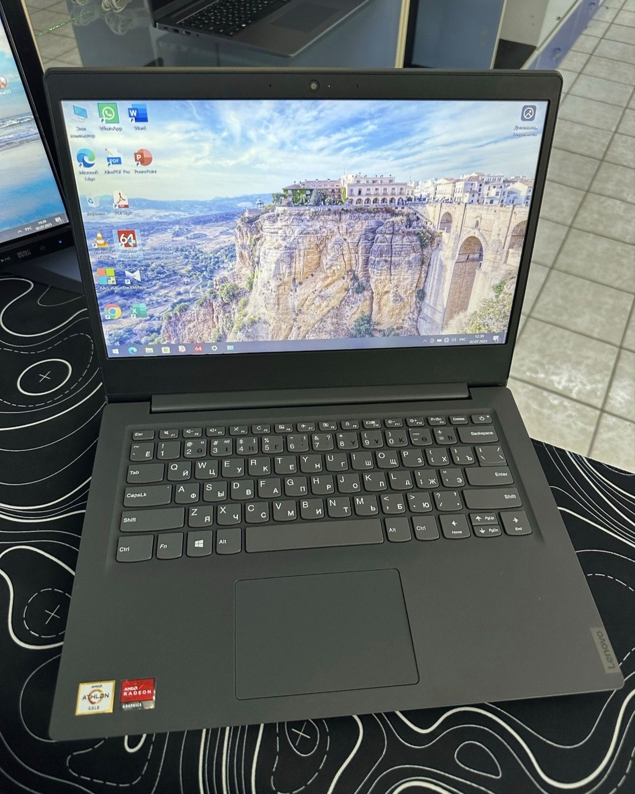 Lenovo v14-ADA..