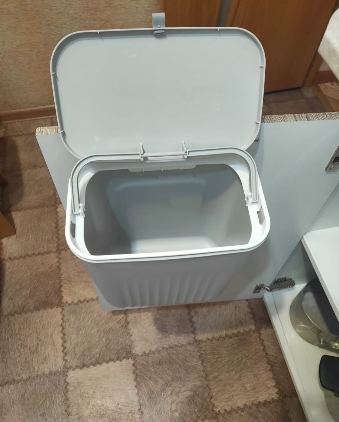 Компактное ведро для мусора
