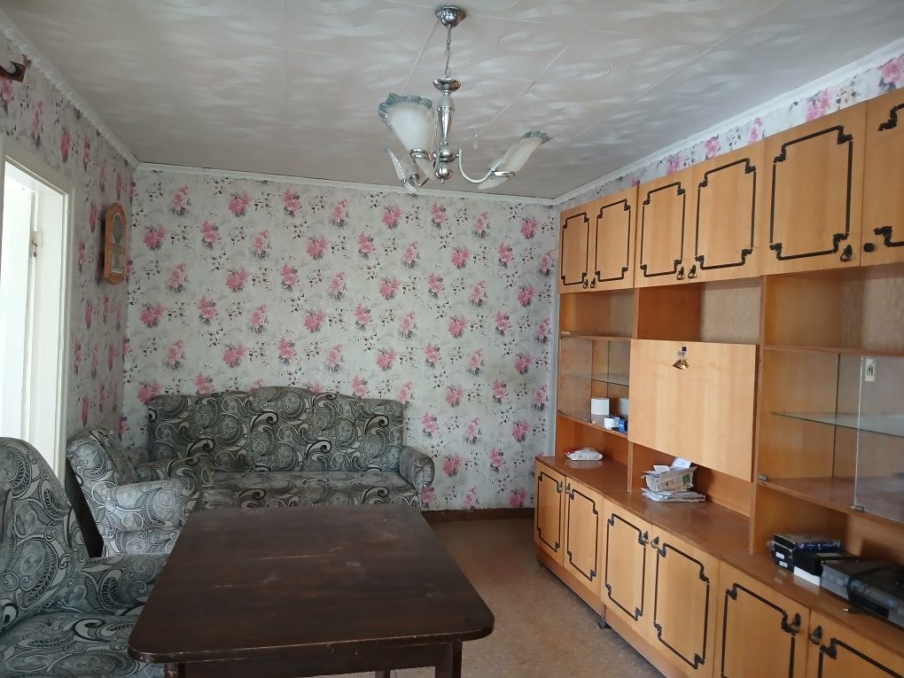 Продам квартиру 4-х комнатную 4-й этаж 5 этажный дом
