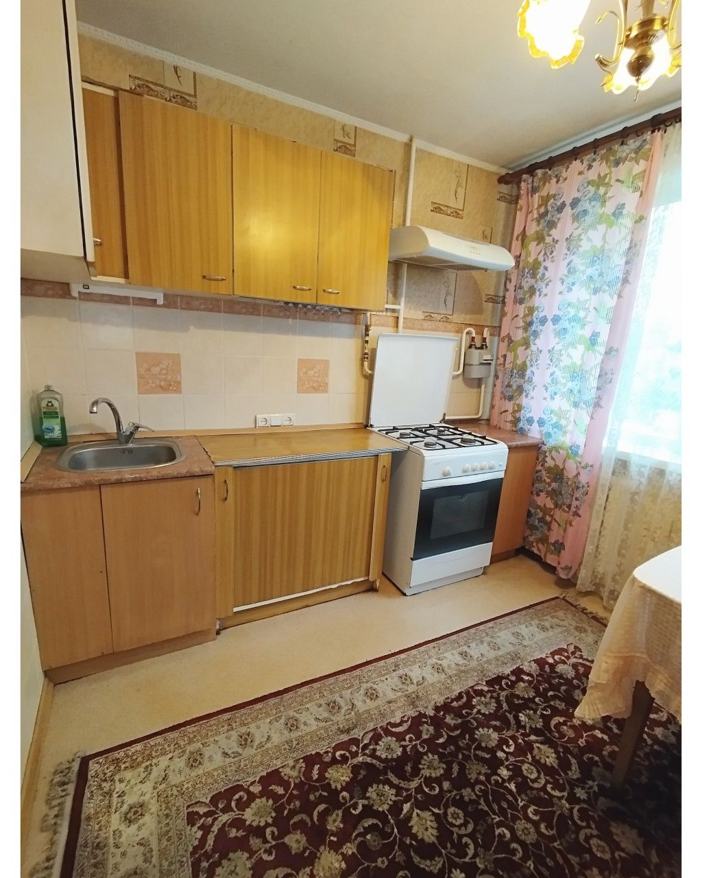 Продам 4-комнатную квартиру в центре