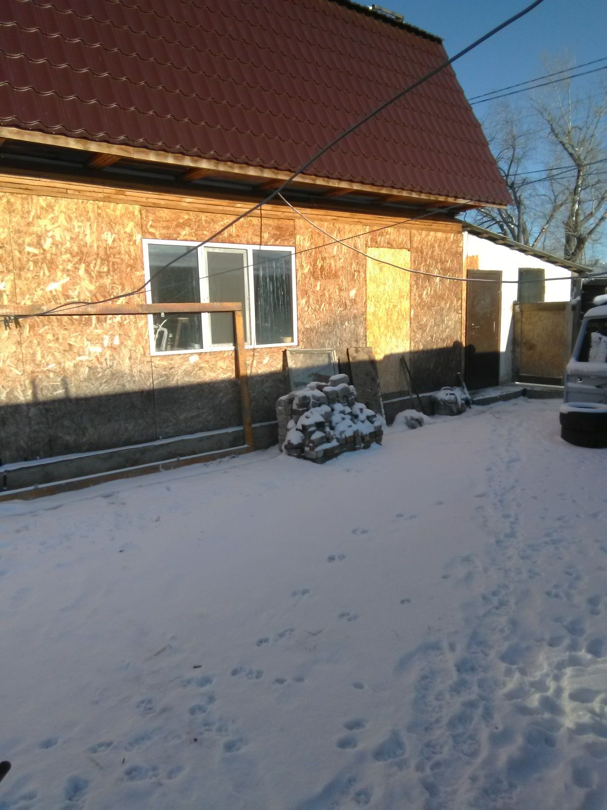 Продам двухэтажный дом  и  СТО .