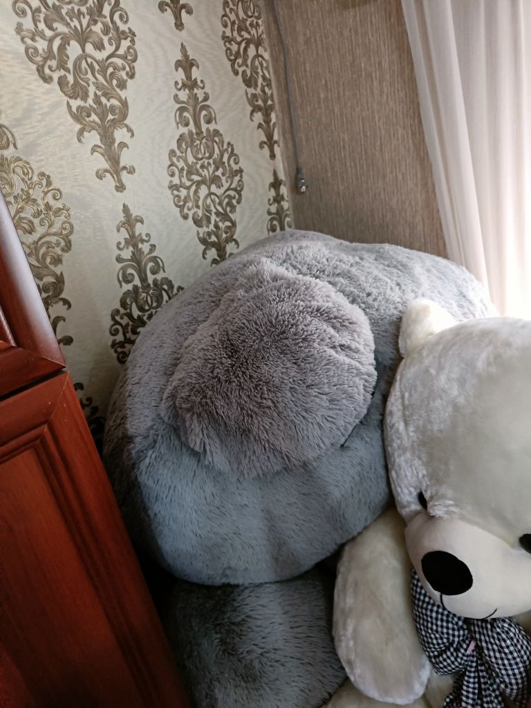 Продаю мягкую игрушку большую медведь