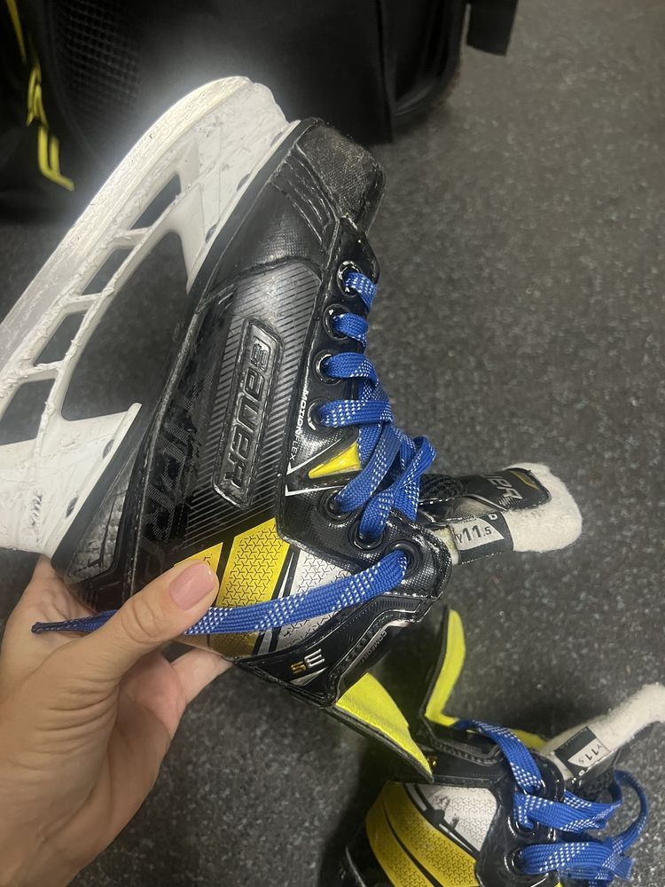 Продам коньки Bauer