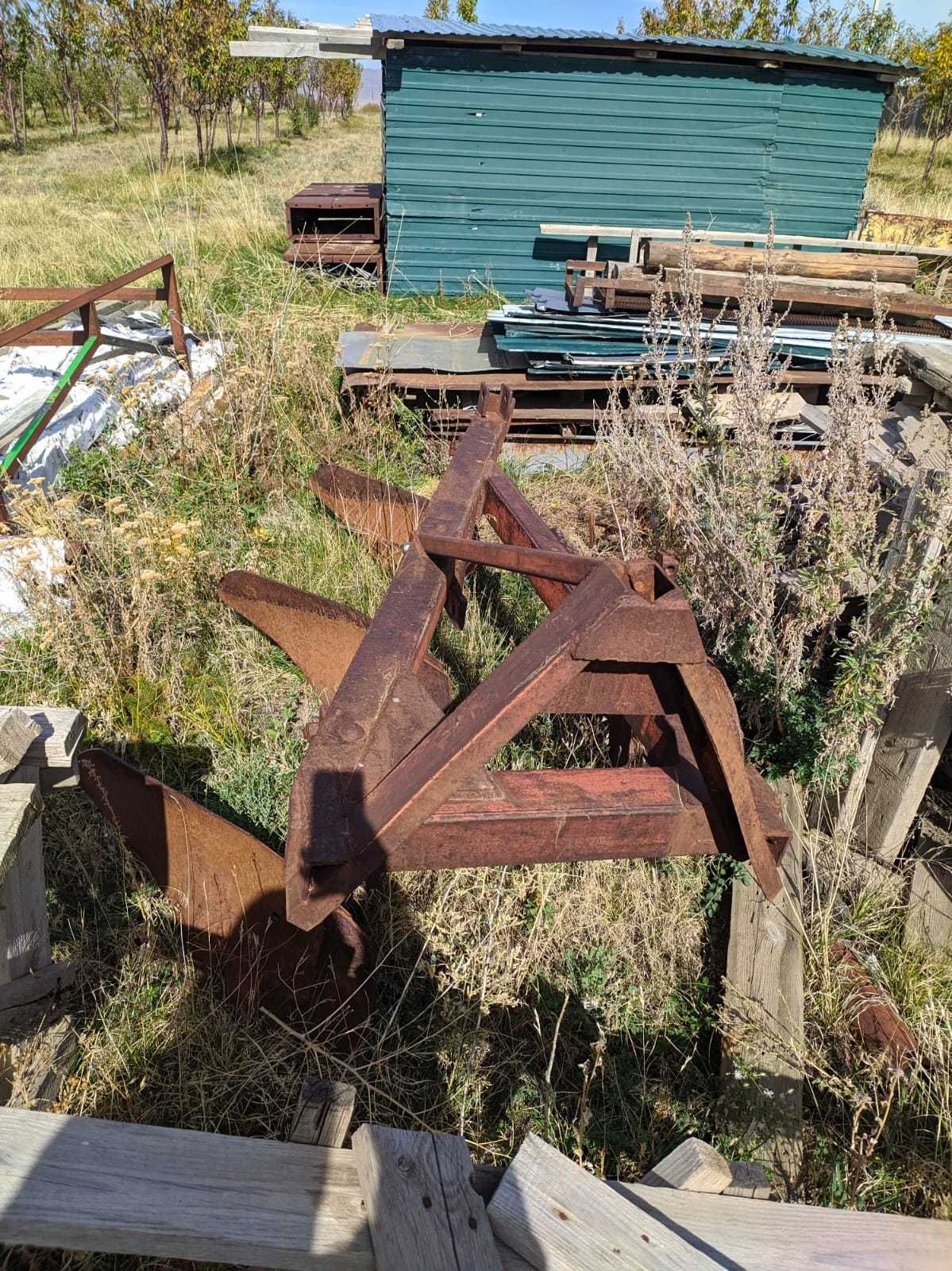 Плуг 3 корпуса, хорошее состояние б/у