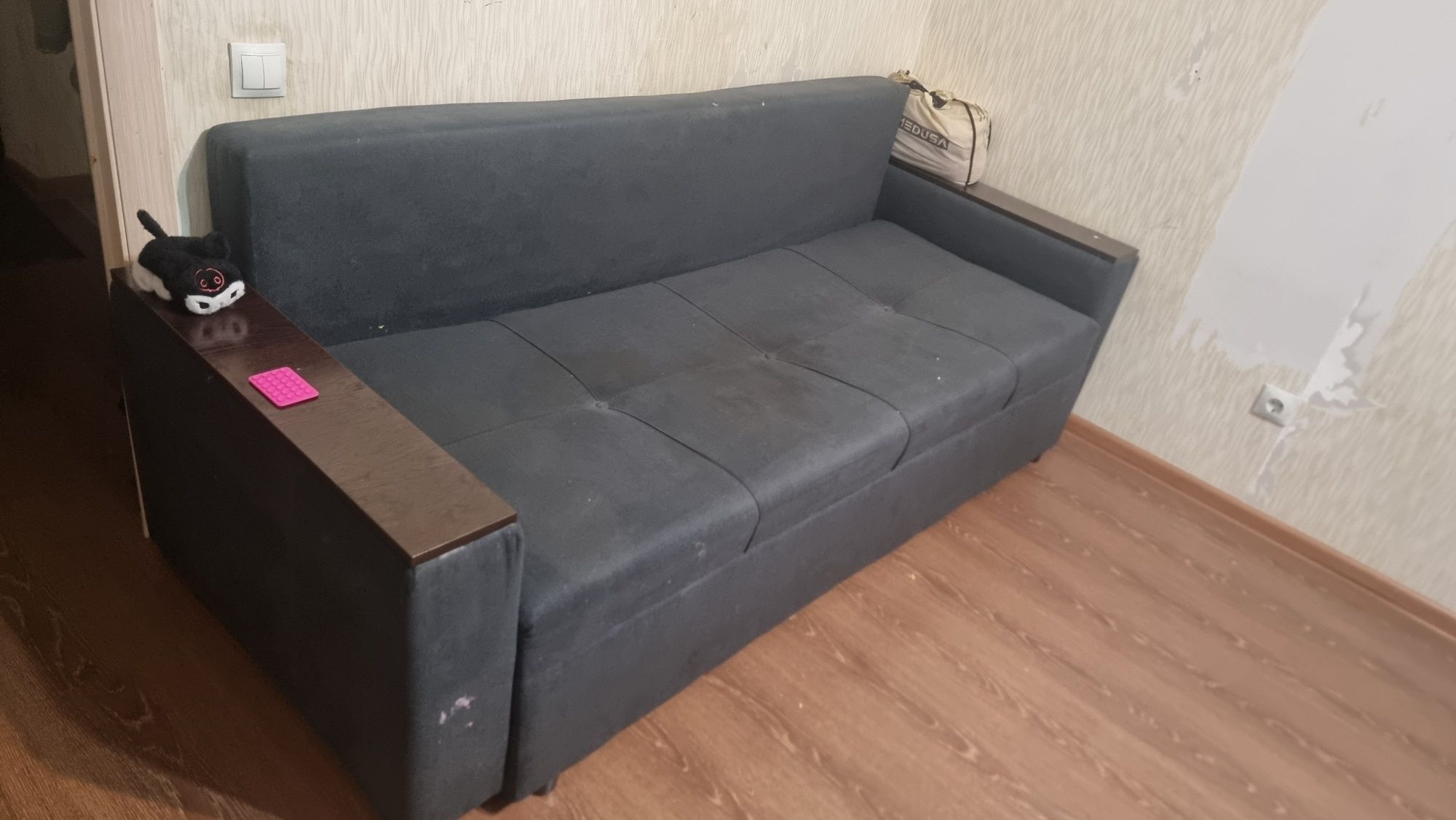 Продаю диван срочно