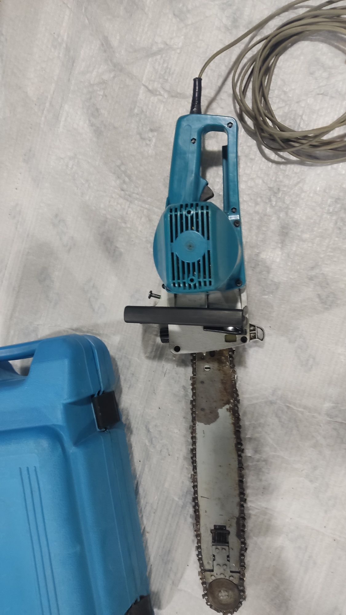 Продам пилу MAKITA