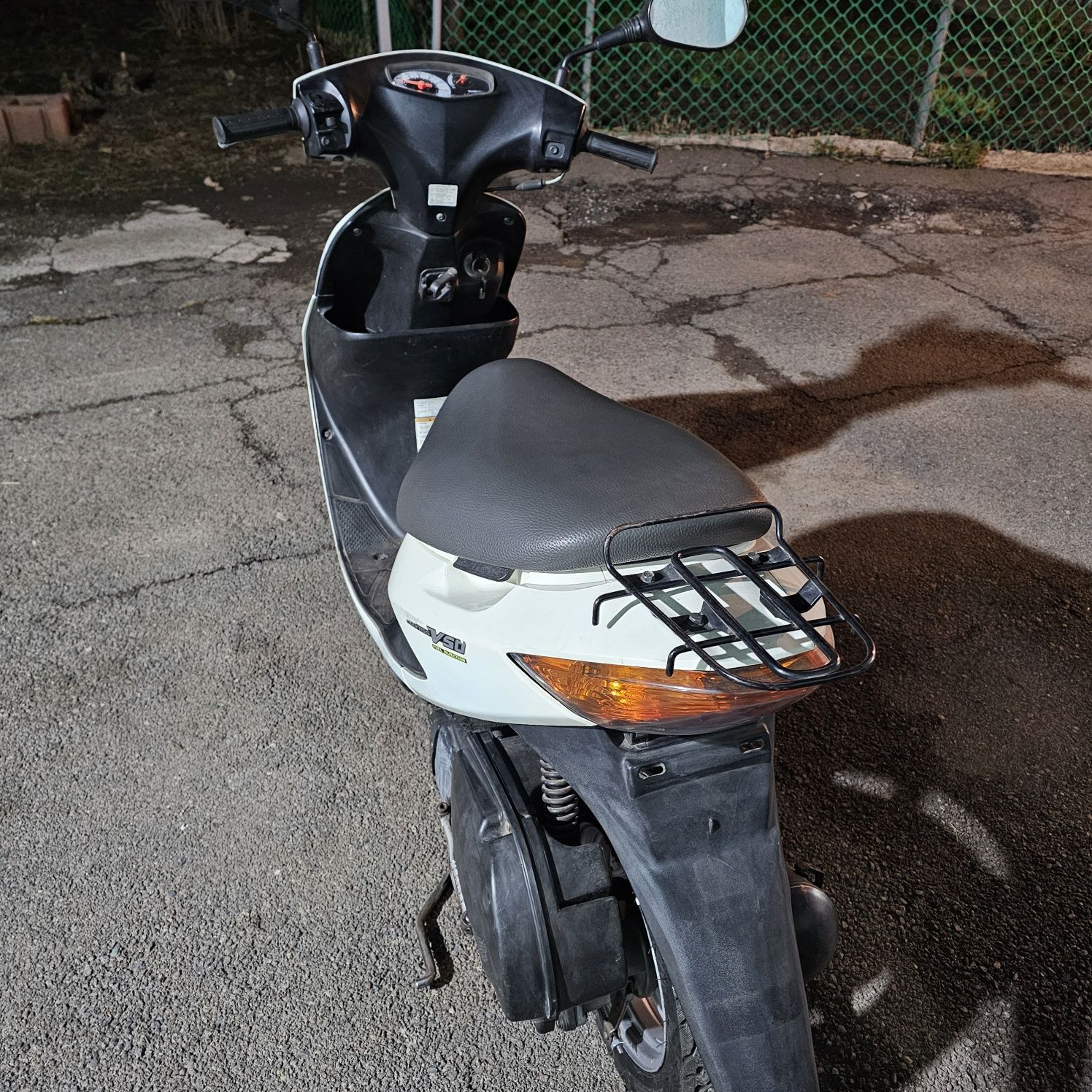 Suzuki address v50