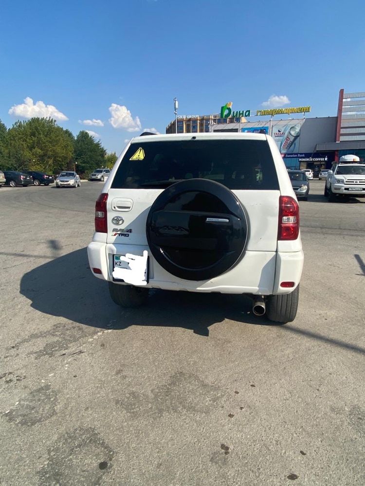 Продам машину  toyota rav4 2005 года