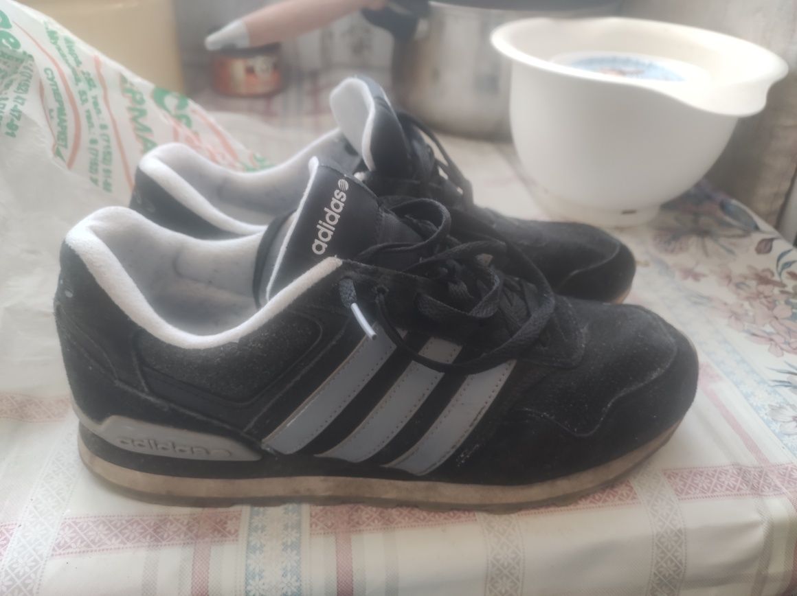 Adidas кроссовки оригинал, в хорошем состоянии, почти не носил,