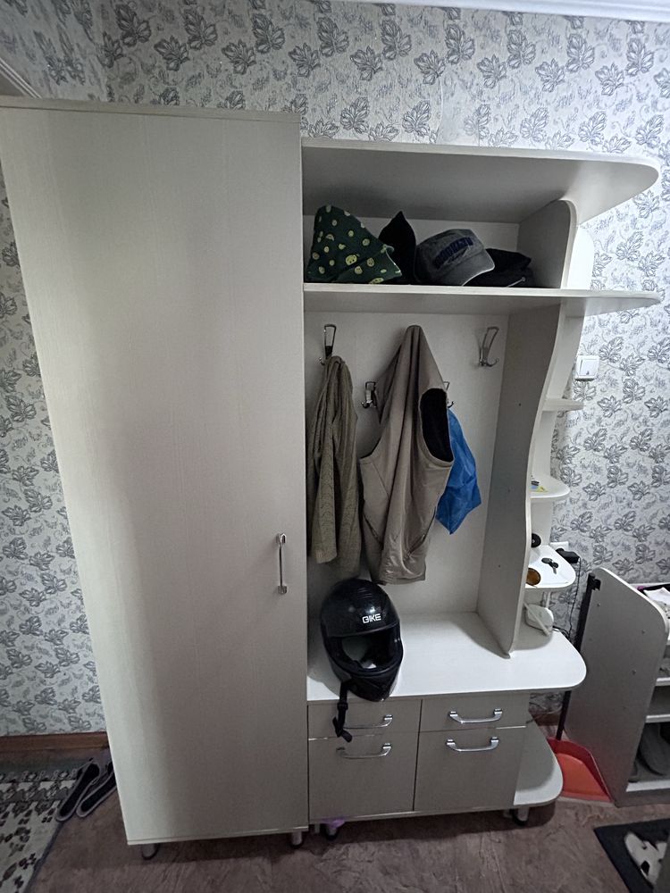 Продам прихожую мебель
