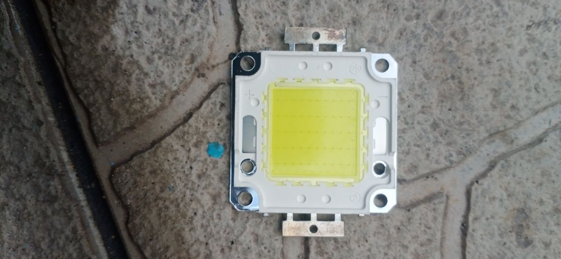 Миника 1102ф. Светодиоды. Матрица на 30w и светодиод на 50w.
