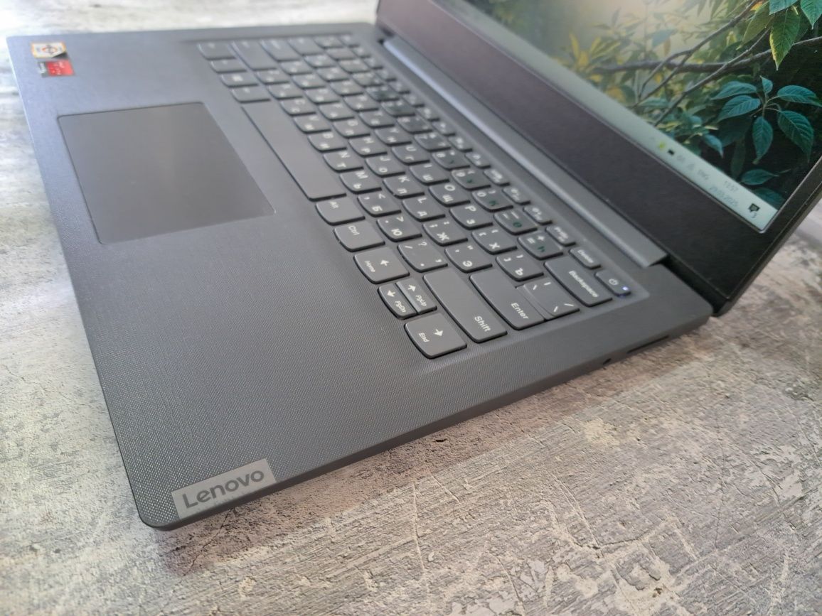 Продам ультрабук LENOVO V14-ADA (идеал)