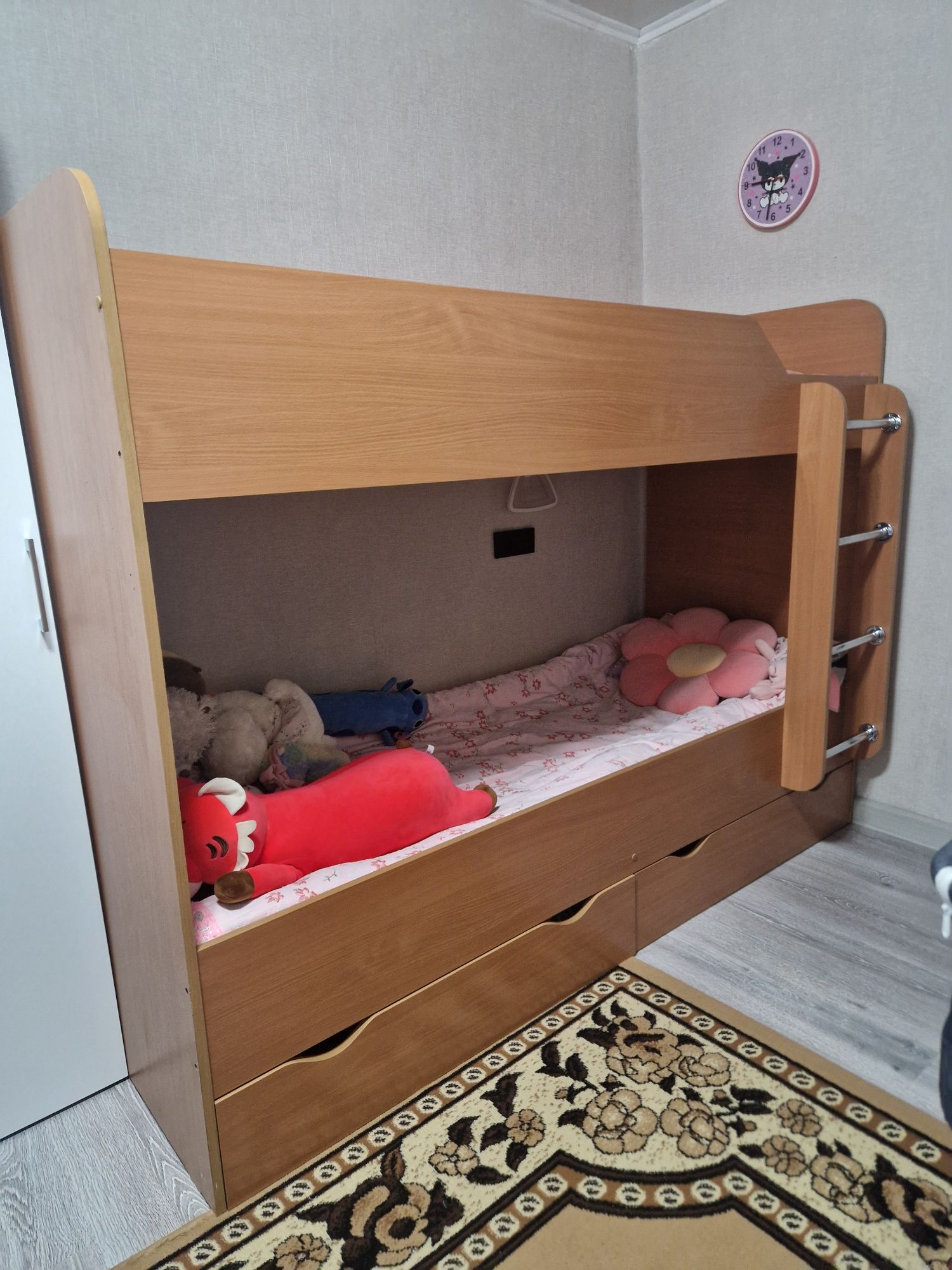 Двухъярусная кровать без матрасов — 200×77
Продаю двухъярусную кро