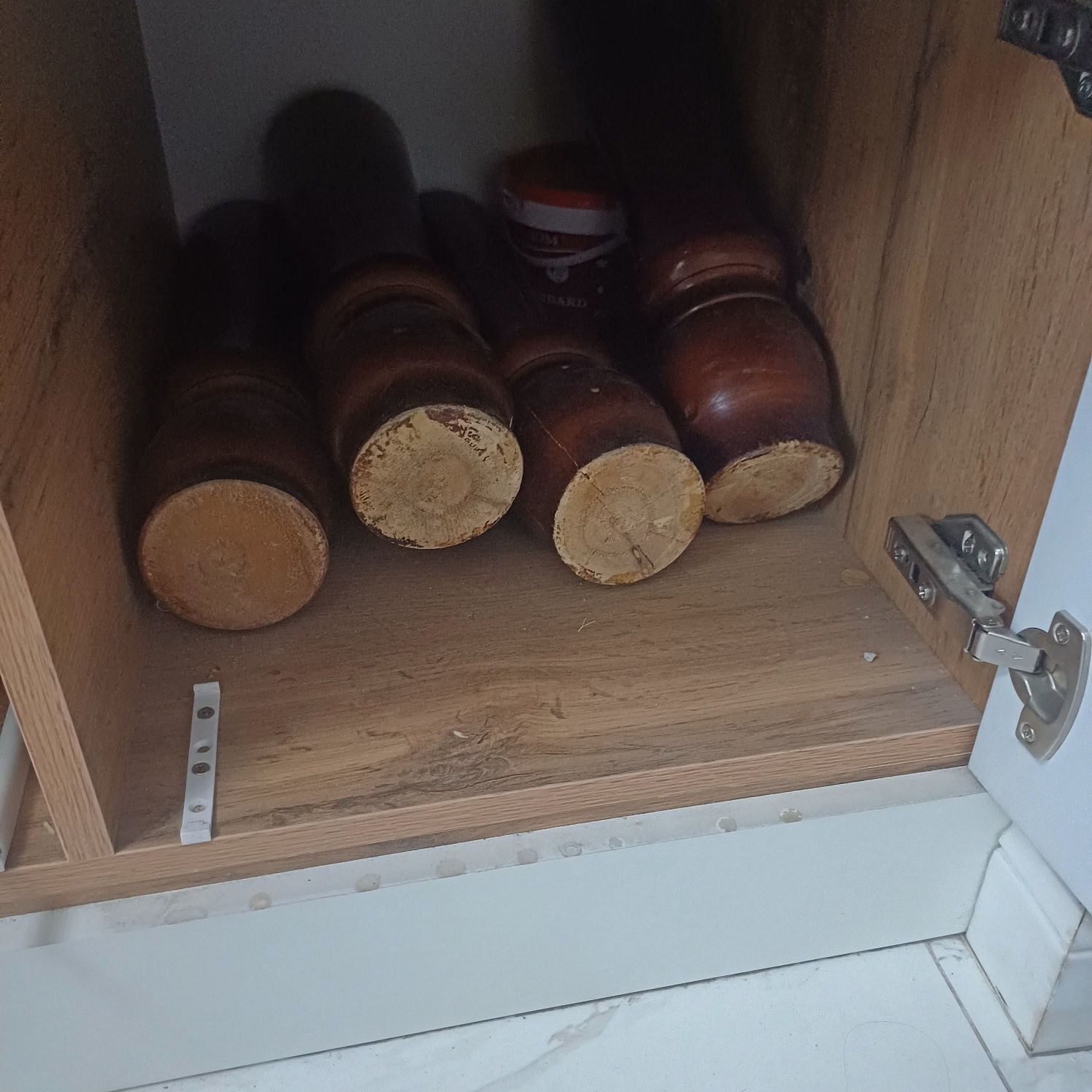 Стол для гостинной