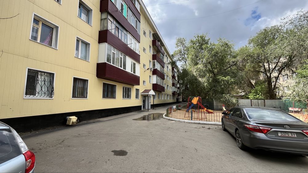 Продам 1км кв по ул. Сатпаева.