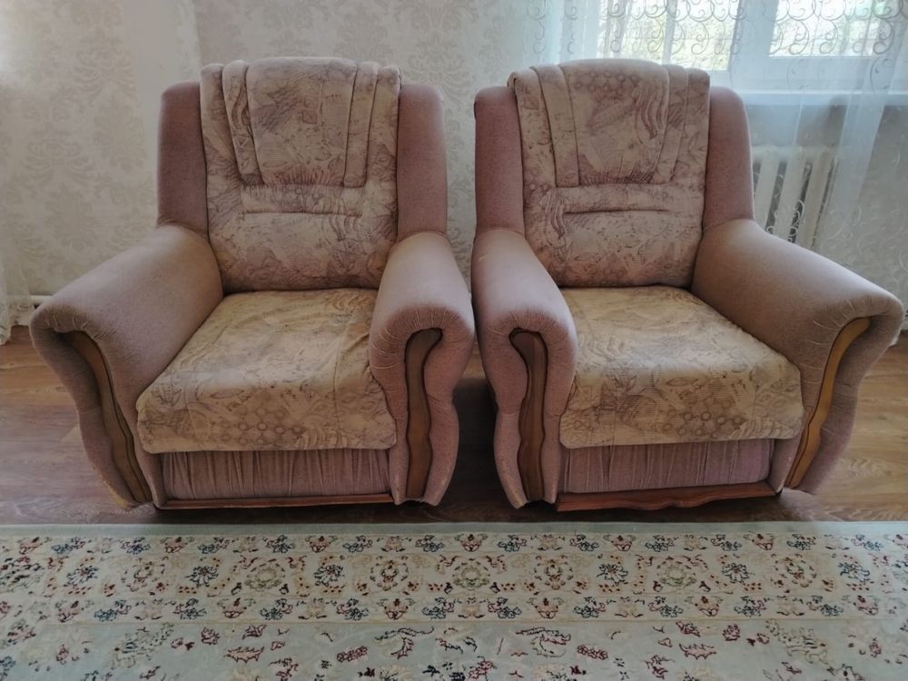 Продам мягкий уголок,  диван и два кресла