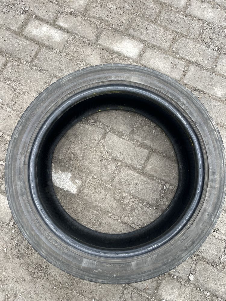Продам шину 235,45,19