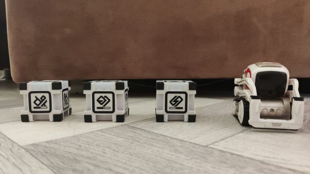 Продам Cozmo