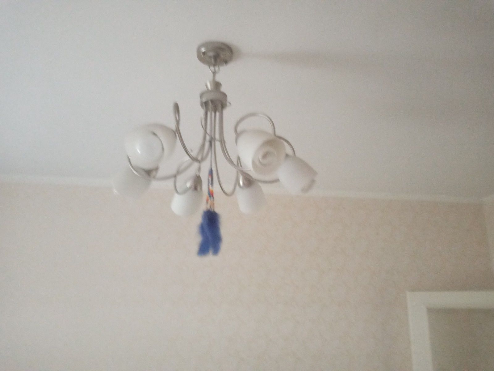 Продам люстры 3 шт