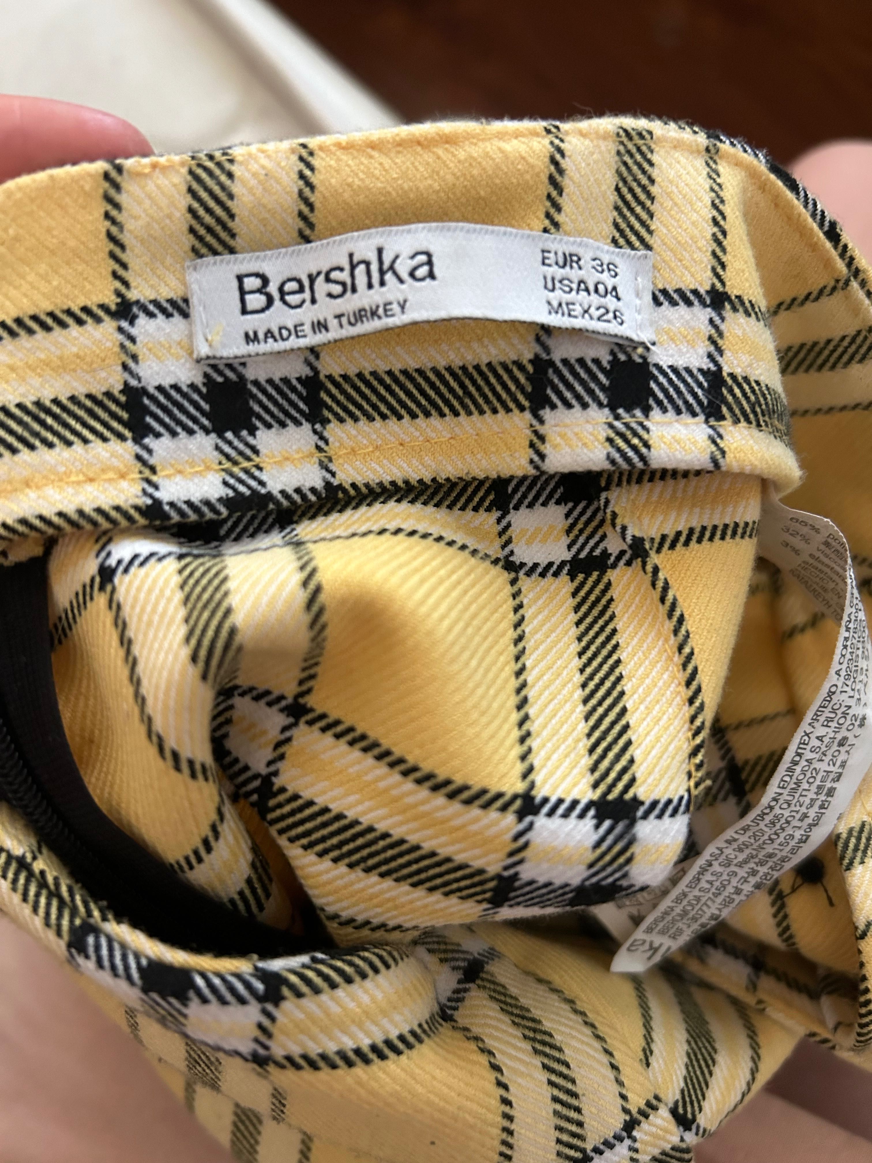 Юбка / шорты желтого цвета , фирмы Bershka