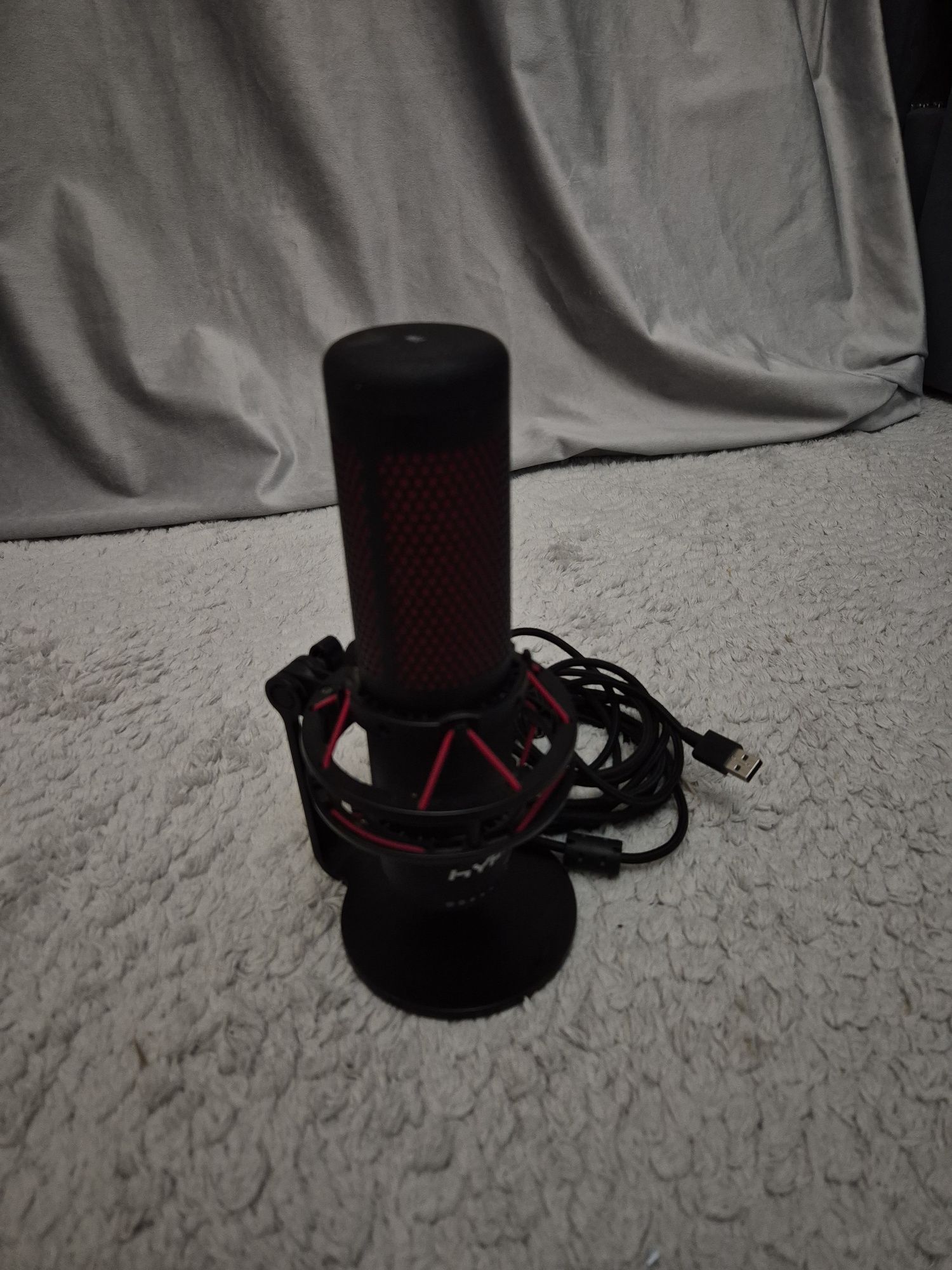 Микрофон HyperX Quadcast с подсветкой