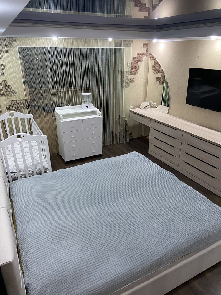Продам 2-комнатную в 4 мкр. 11 дом
