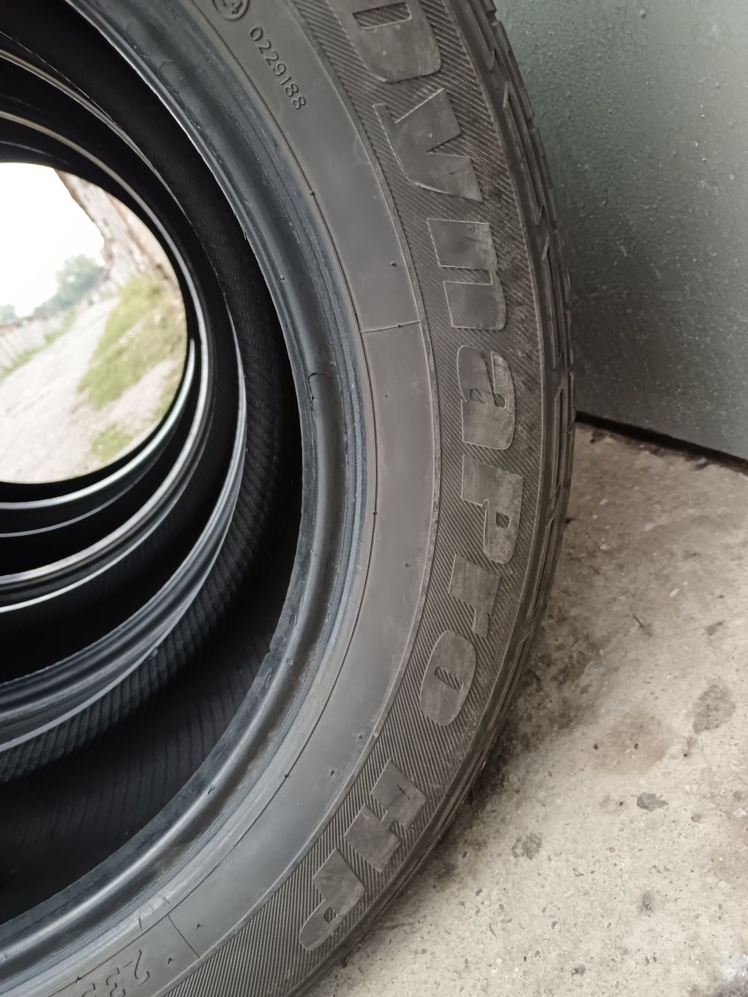 Продам комплект шин 235/60R17