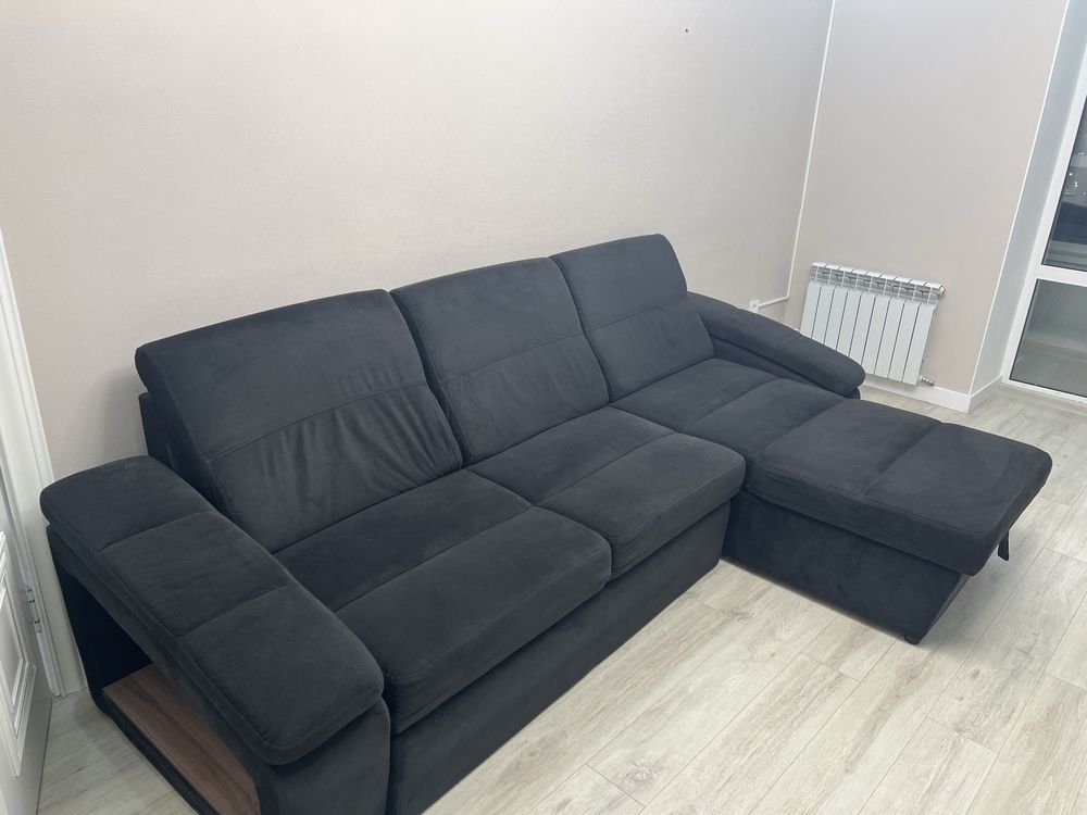 Продам диван 2.5 метров графитового цвета