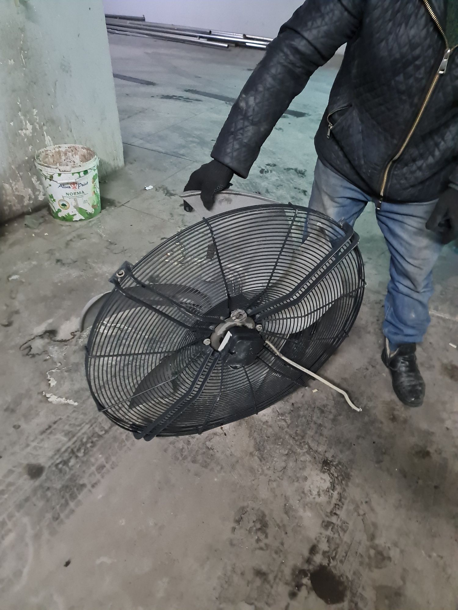 Продам двигатели и винтеляторы к Чиллеру 4 шт. Б/У