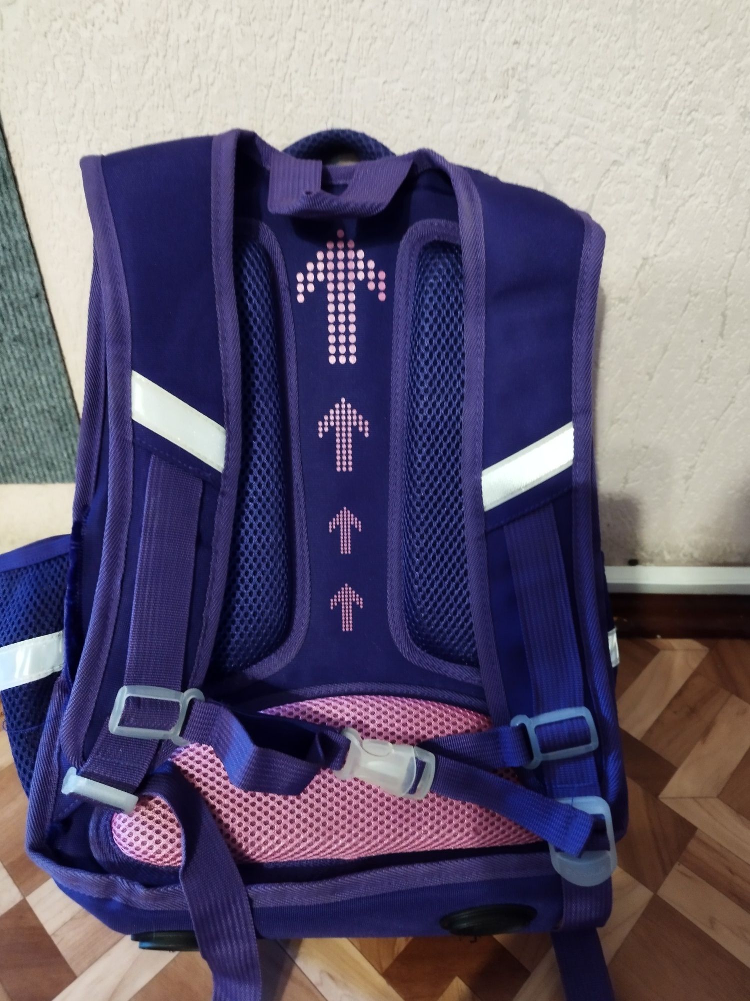 Продам школьные рюкзаки для девочки