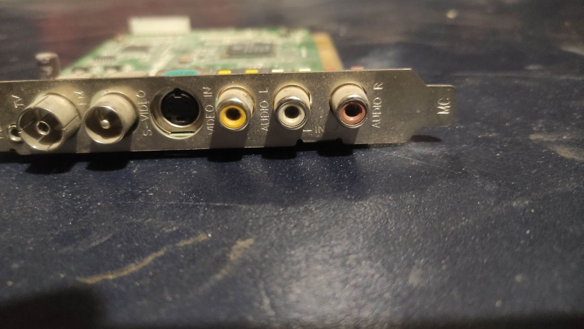 Телевизор на компьютер Tv tuner тв тюнер av fm для компьютера