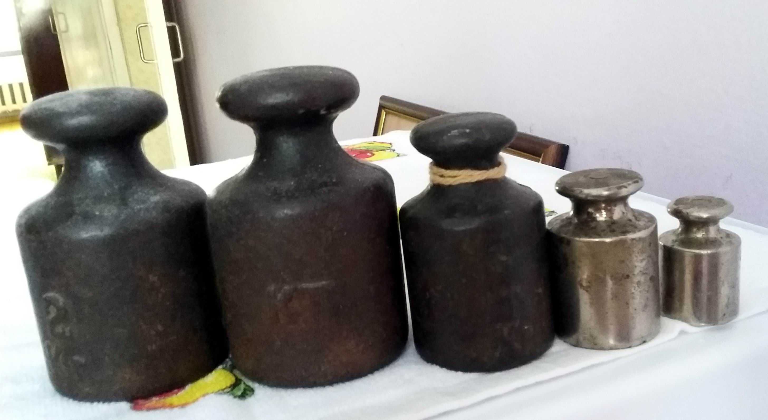 Продам весы равноплечные ручные с гирями времен СССР