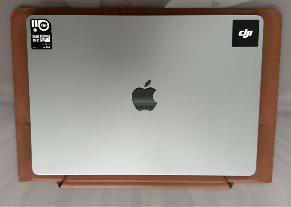 Продам Macbook Air 15 M2 8gb озу 256gb ssd