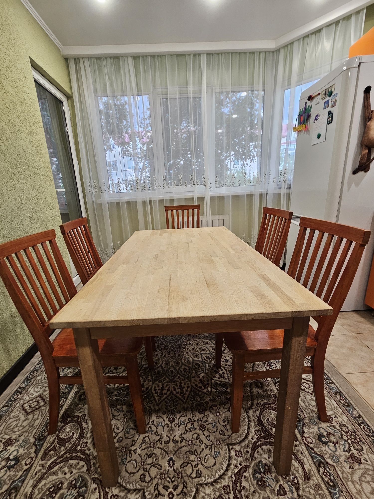 Стол со стульями