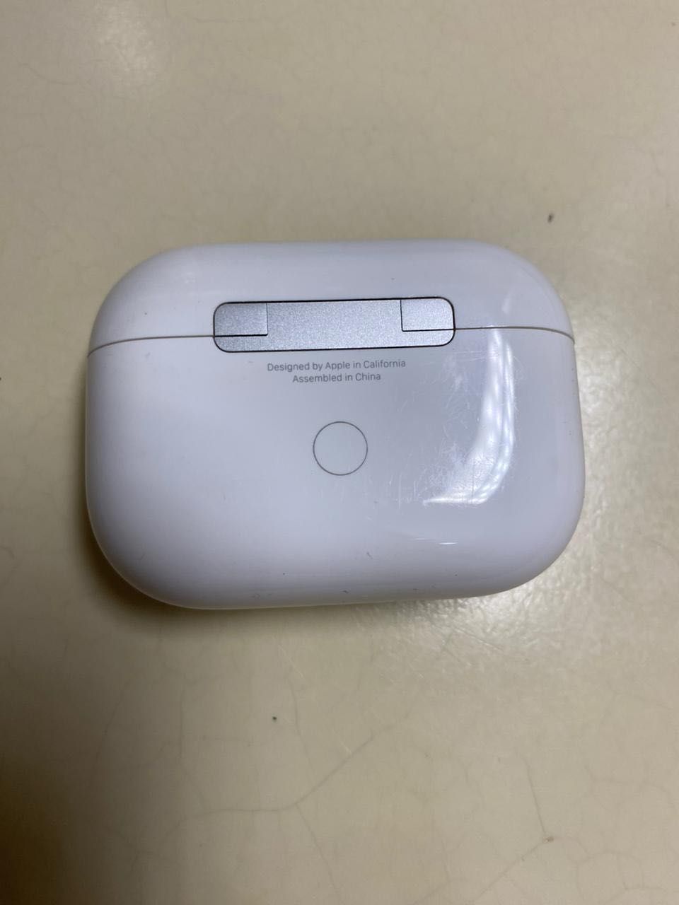 AirPods Pro кейс и левый наушник