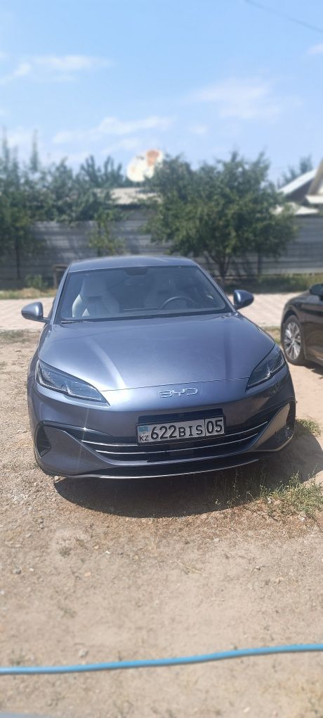 Аренда авто Hongqi E-QM5. BYD