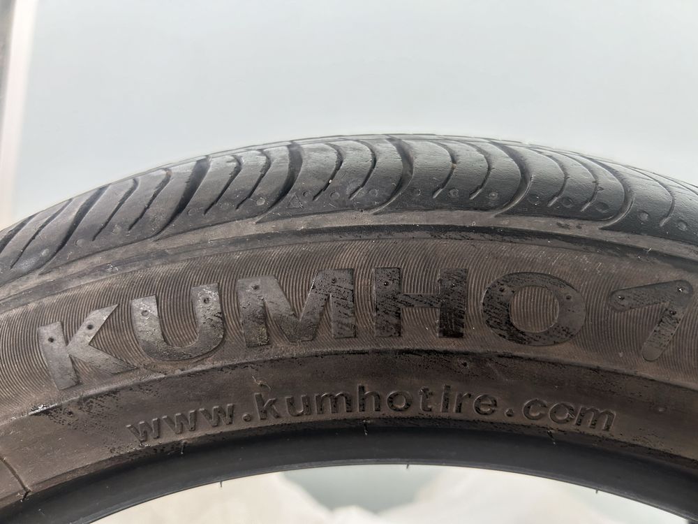 Шины kumho 225/45/17 летние.