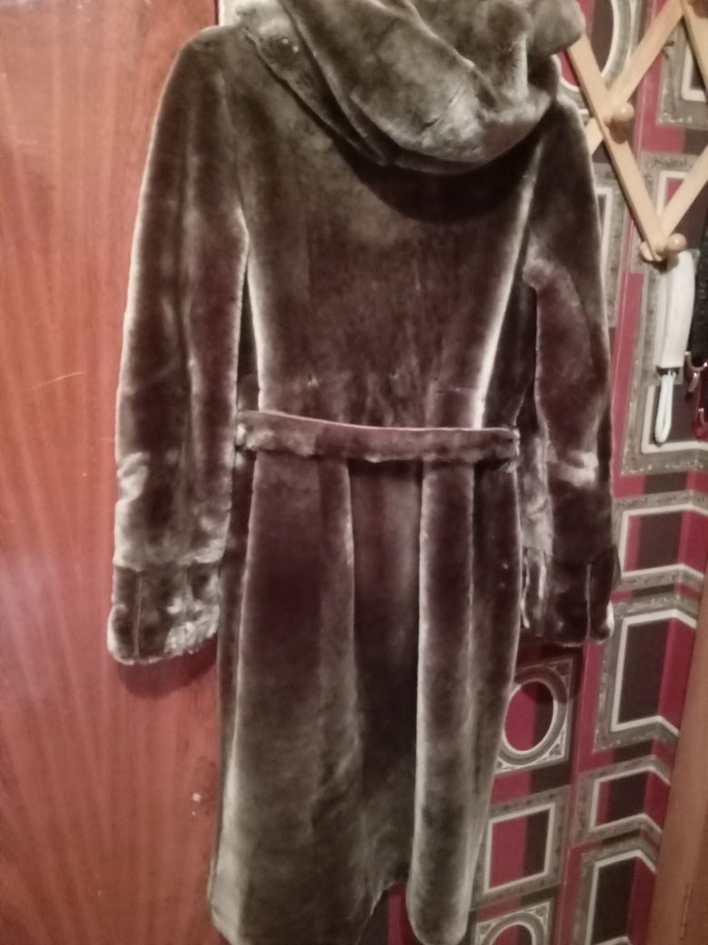 Продам женские шубы 15000 тенге