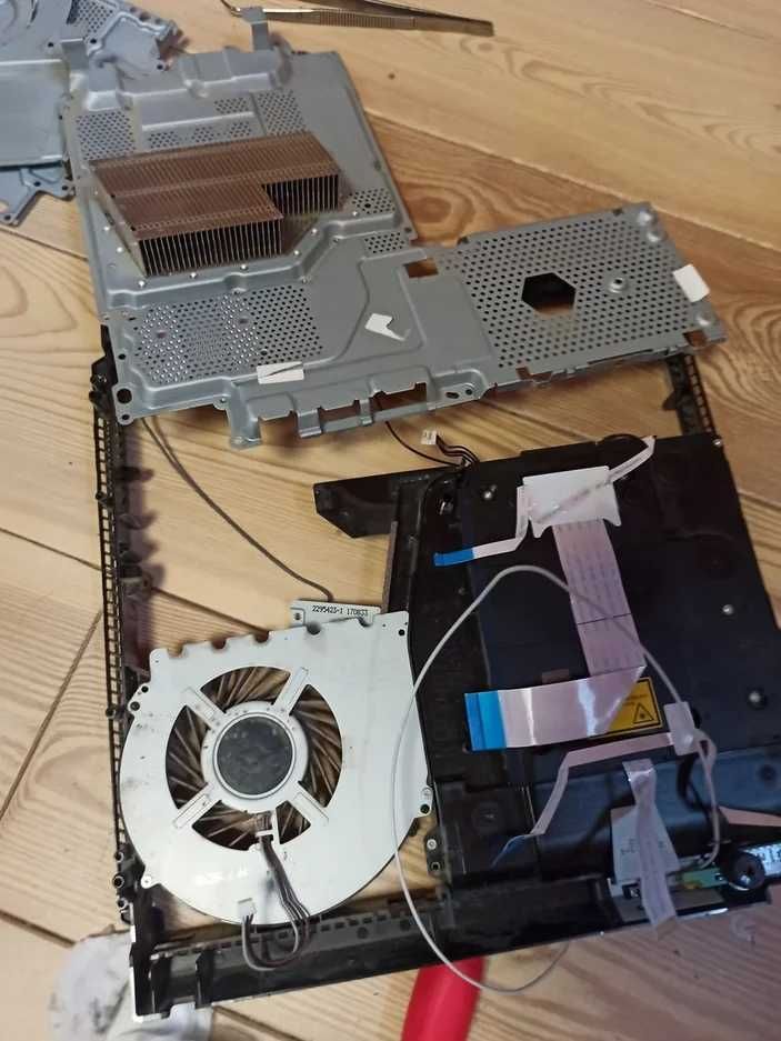 Чистка Sony PlayStation 4, PS5 - устранение шума, замена термопасты