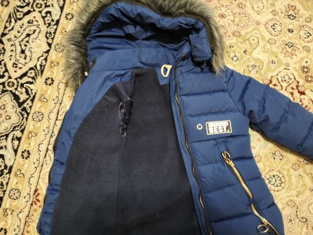 Продам куртку детскую для девочек