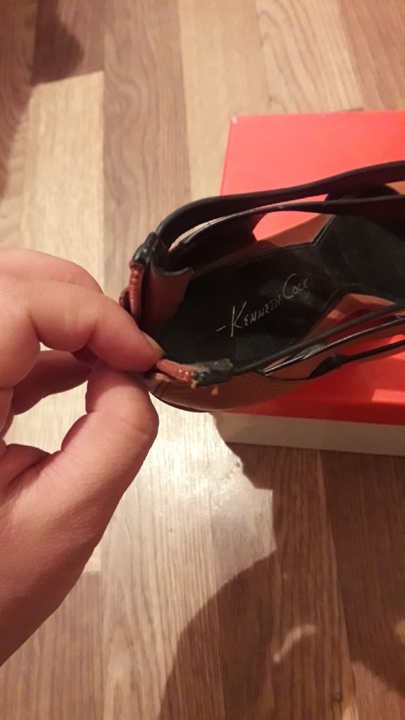 Босоножки фирмы    KENNETH COLE