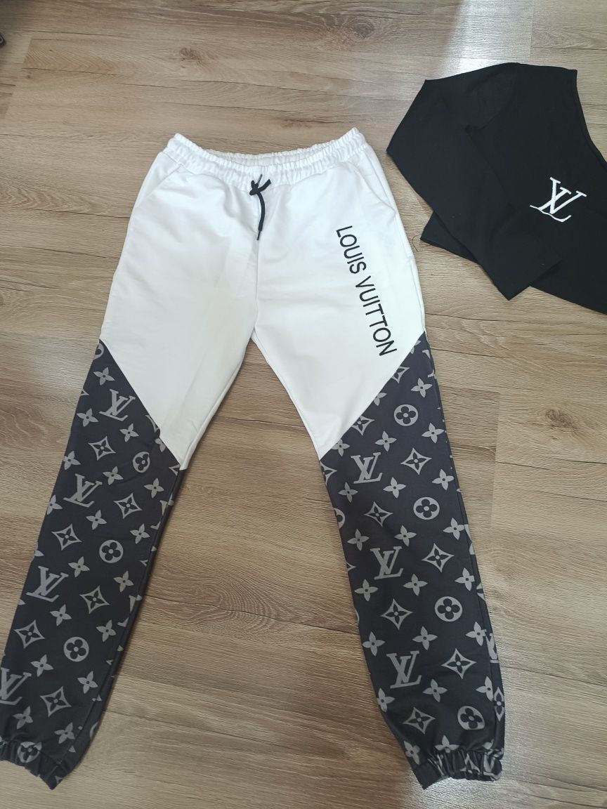 Продам модный костюм