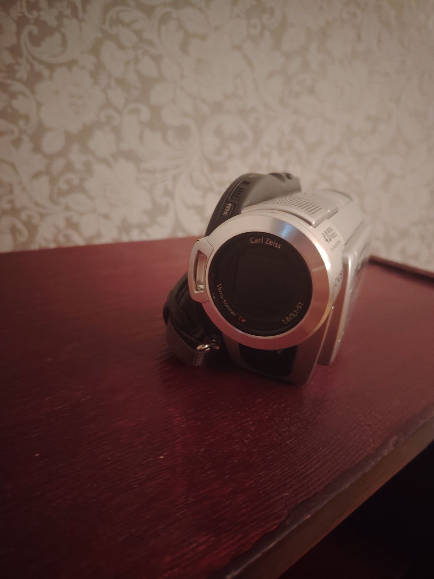Sony Handycam DRC-DVD408E