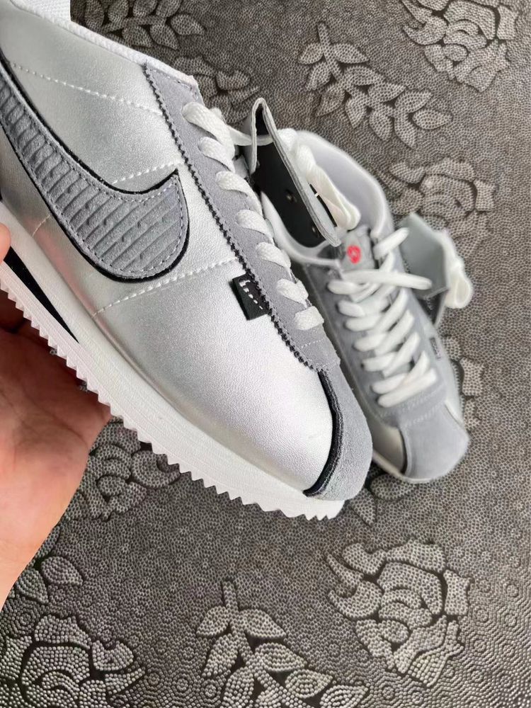 Кроссовки NIKE