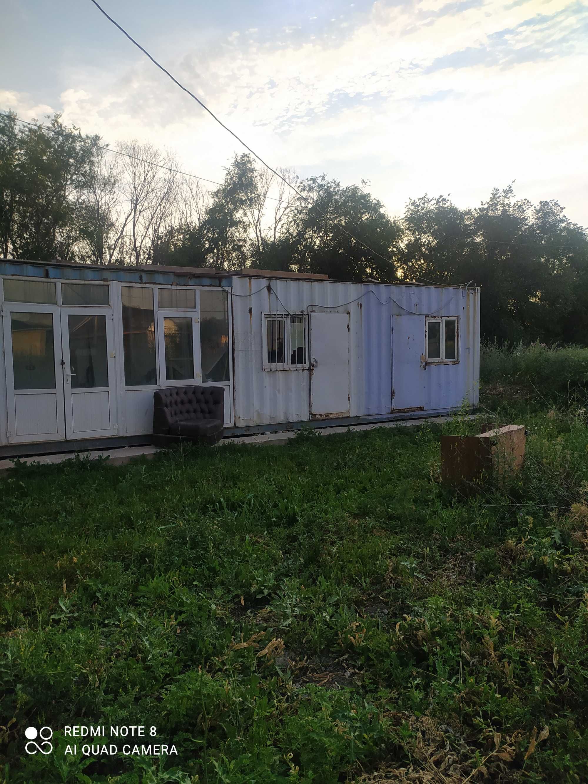 Контейнер 40 тонник с дверью и окнами