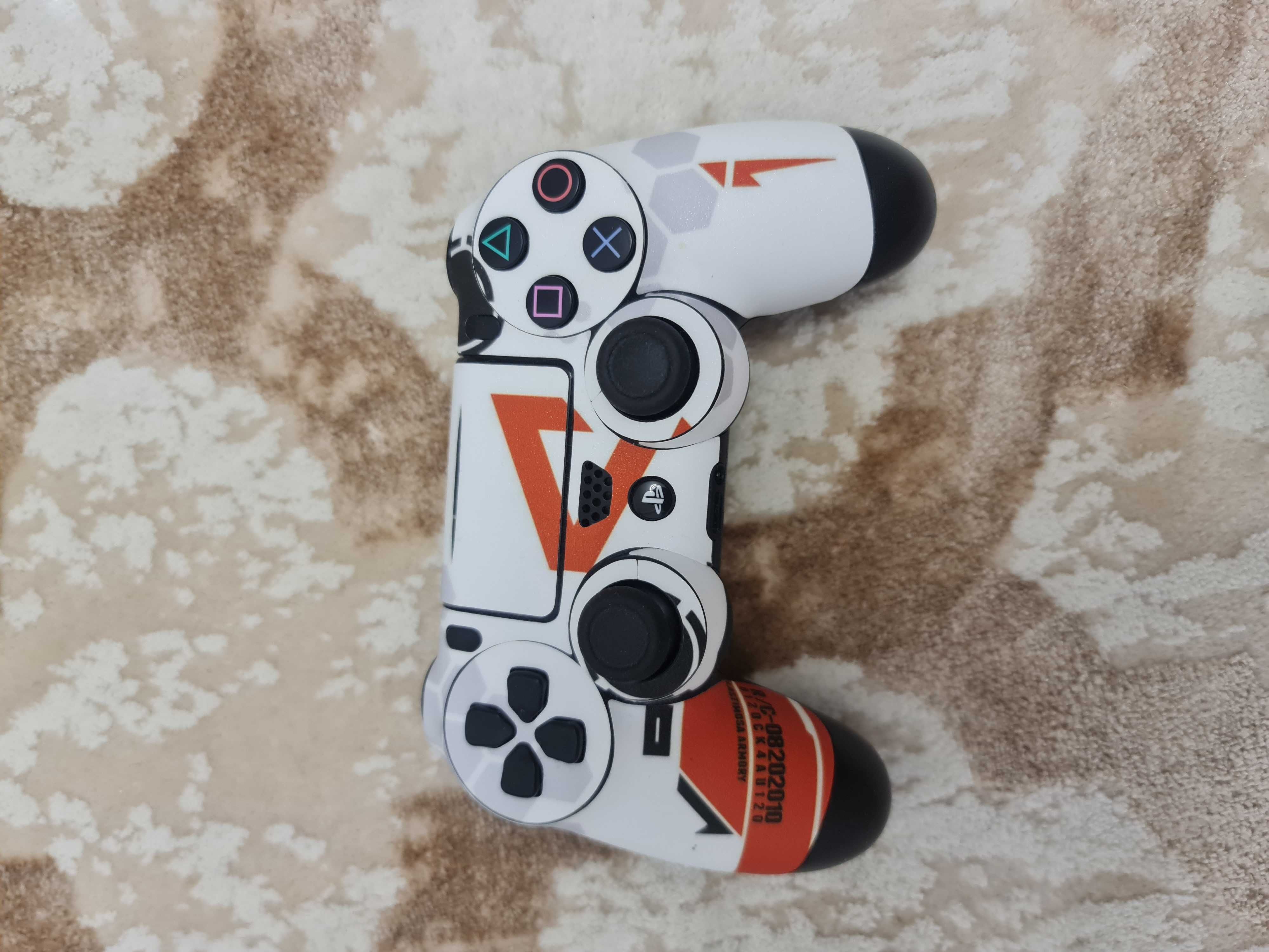 Продам playstation 4 2016 года